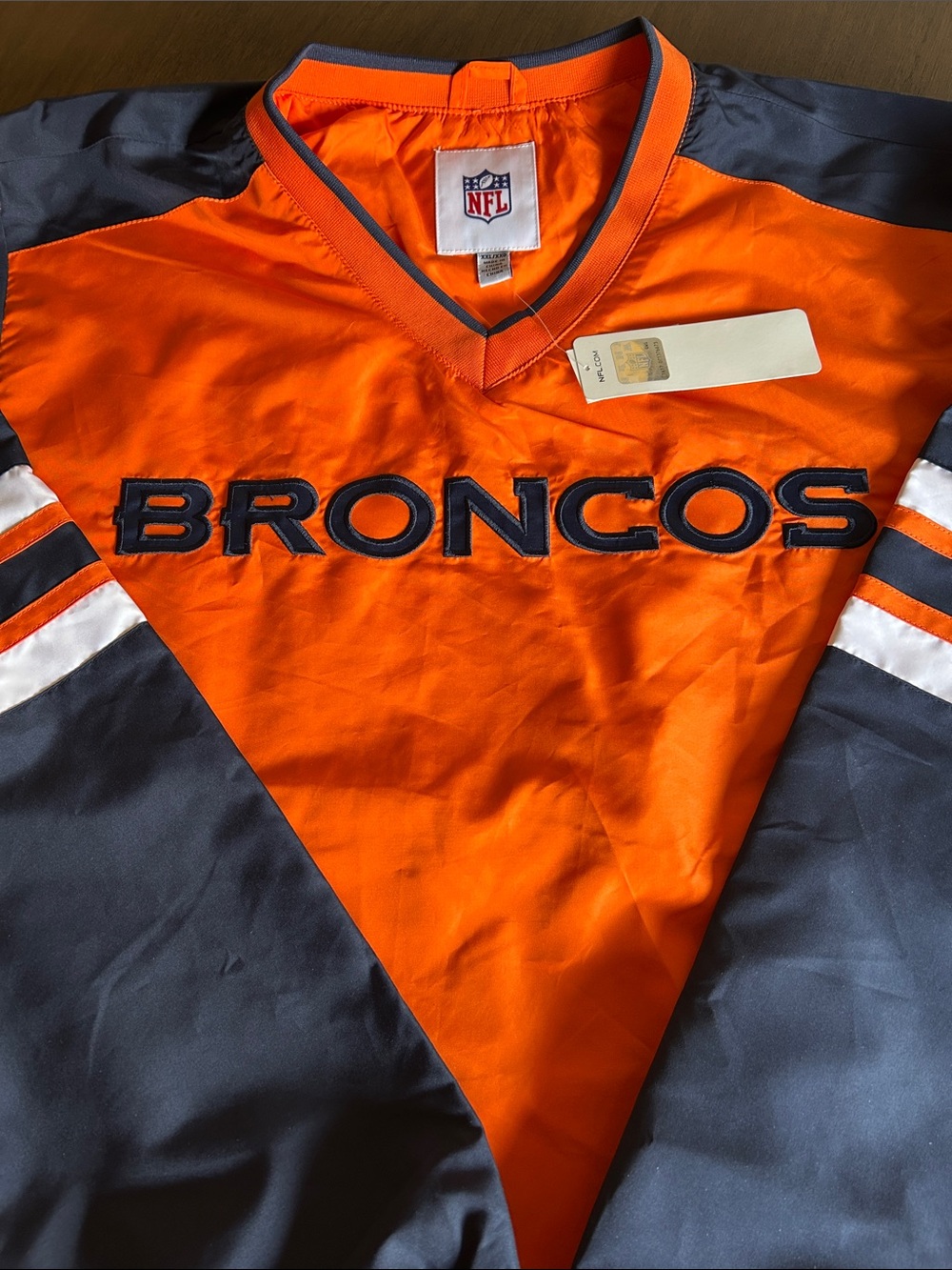 NFL official Broncos Pullover new with tags